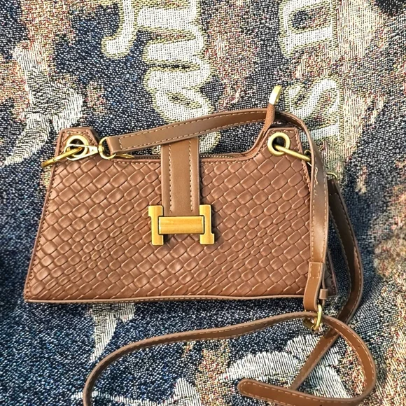 Elegant Panova London Vienna Brown Crossbody Bag - Picture 3 of 5